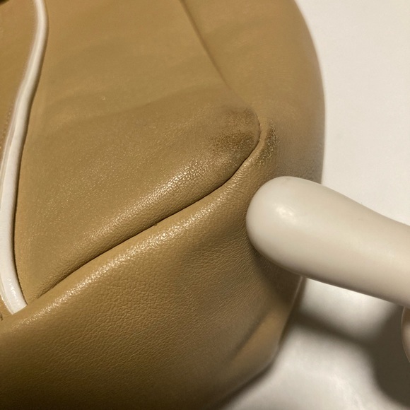 Coach Hampton beige/tan with white accents - Picture 10 of 11